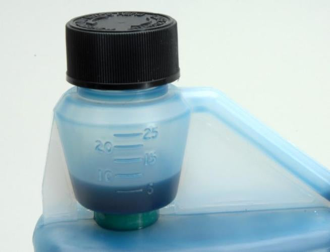 Deluxe Materials Motorzusatz – für Viertakt-Benzinmotoren – 500 ml