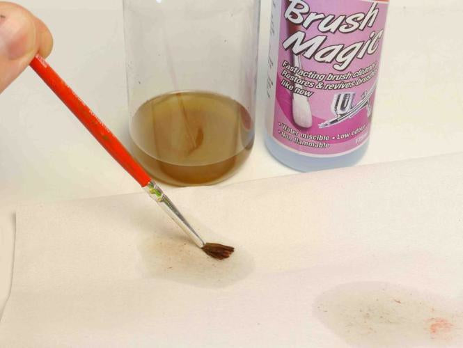 Deluxe Materials Pinselreiniger – flüssig, 125 ml, transparent, für Kunststoff
