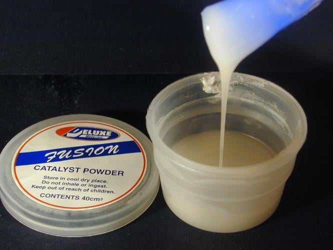 Deluxe Materials Spezialkleber – für Kunststoff, 75 ml