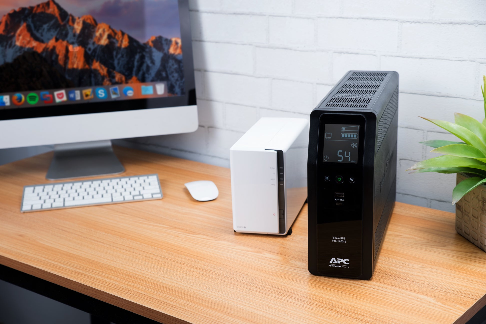 APC BR1200SI USV 1,2 kVA/720 W Line-Interaktiv – Tower – C13×8 – schwarz