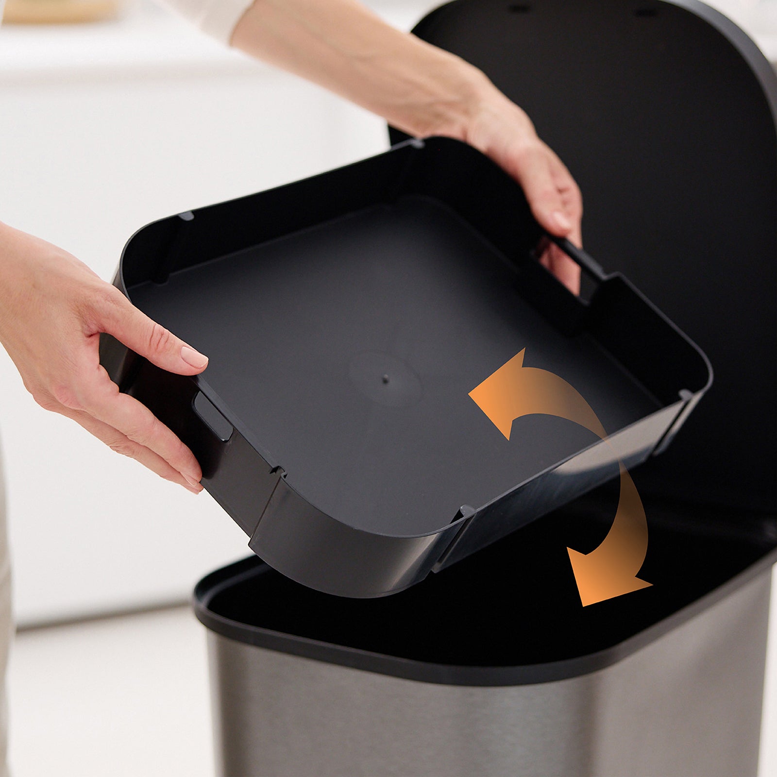 Rotho Treteimer ORBE – 55 l – Recycling-Kunststoff, rechteckig – schwarz – Anti-Rutsch-Basis