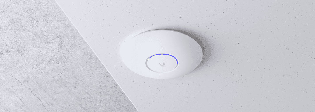 Ubiquiti U6-PLUS – Access Point – Wi-Fi 6 (2,4/5 GHz), 2,4 Gbit/s, GbE, PoE, Wand/Decke