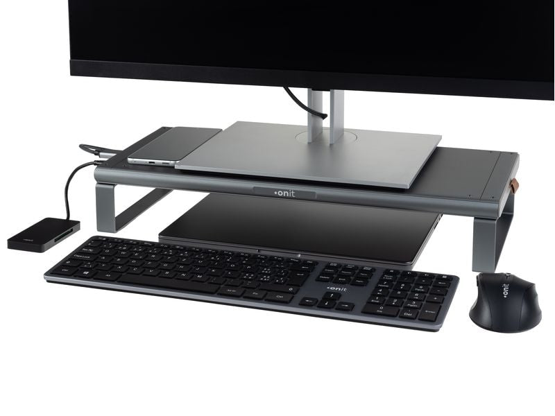 ONIT Charge – Monitorhalterung, Standfuss, bis 49", 20 kg, Qi-Ladepad, Silbergrau