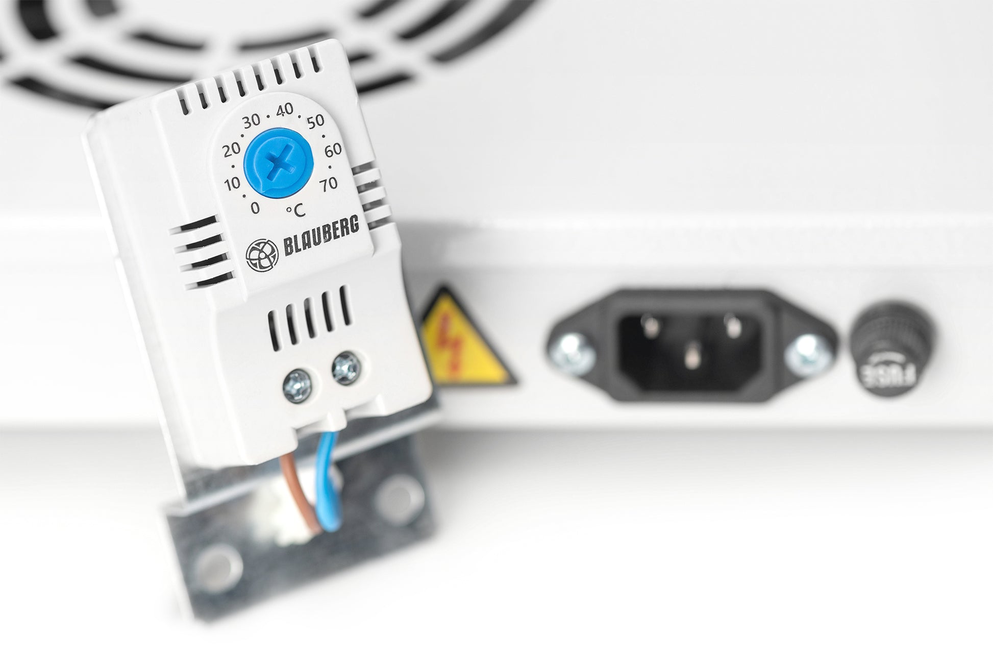 Digitus 19" Belüftungseinheit – 1U, 2×120 mm Lüfter, 276 m³/h, Thermostat, beleuchteter Ein-/Ausschalter