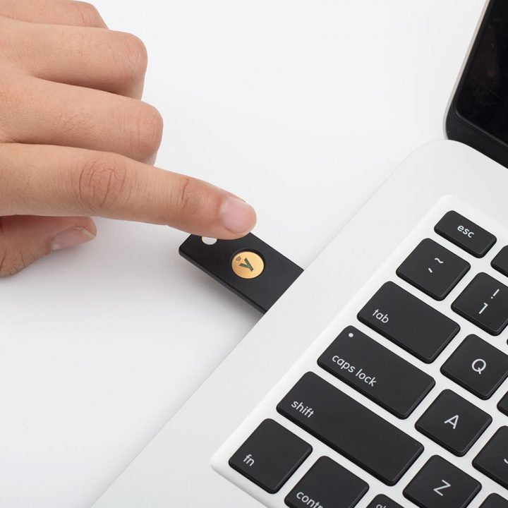 Yubico Sicherheitsschlüssel – USB-A (Stecker) – NFC, FIDO 2 – Schwarz – für Android, Windows 10, iOS