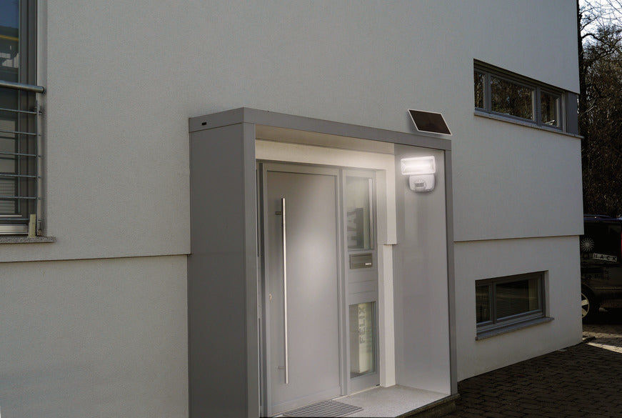 Brennenstuhl Aussenwandleuchte – 6000 K – IP44 – Akku & Solar – mit Bewegungsmelder – Weiss – Kunststoff