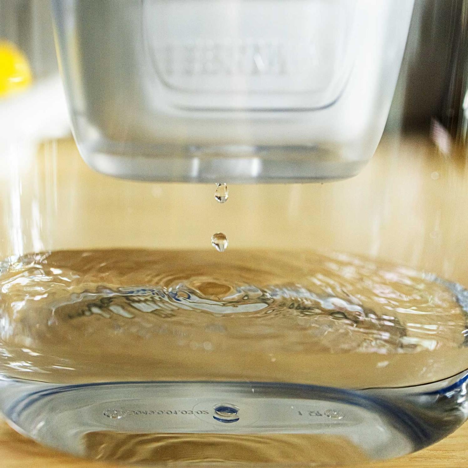BRITA Style Essential – Wasserfilter-Kanne 2,4 l, Filterwechselanzeige, Kunststoff, Sand