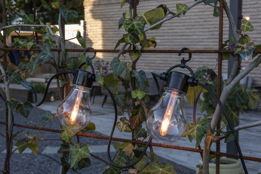 Konstsmide Solar-Lichterkette – Bernstein, 1800 K – IP44 – Timer, dimmbar, Fernbedienung – Schwarz, Kunststoff