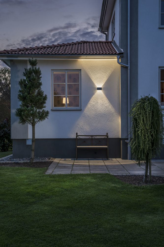 Konstsmide Aussenwandleuchte – 400 lm, 6 W – Warmweiss, 3000 K – IP54 – Netzbetrieb – Anthrazit, Aluminium