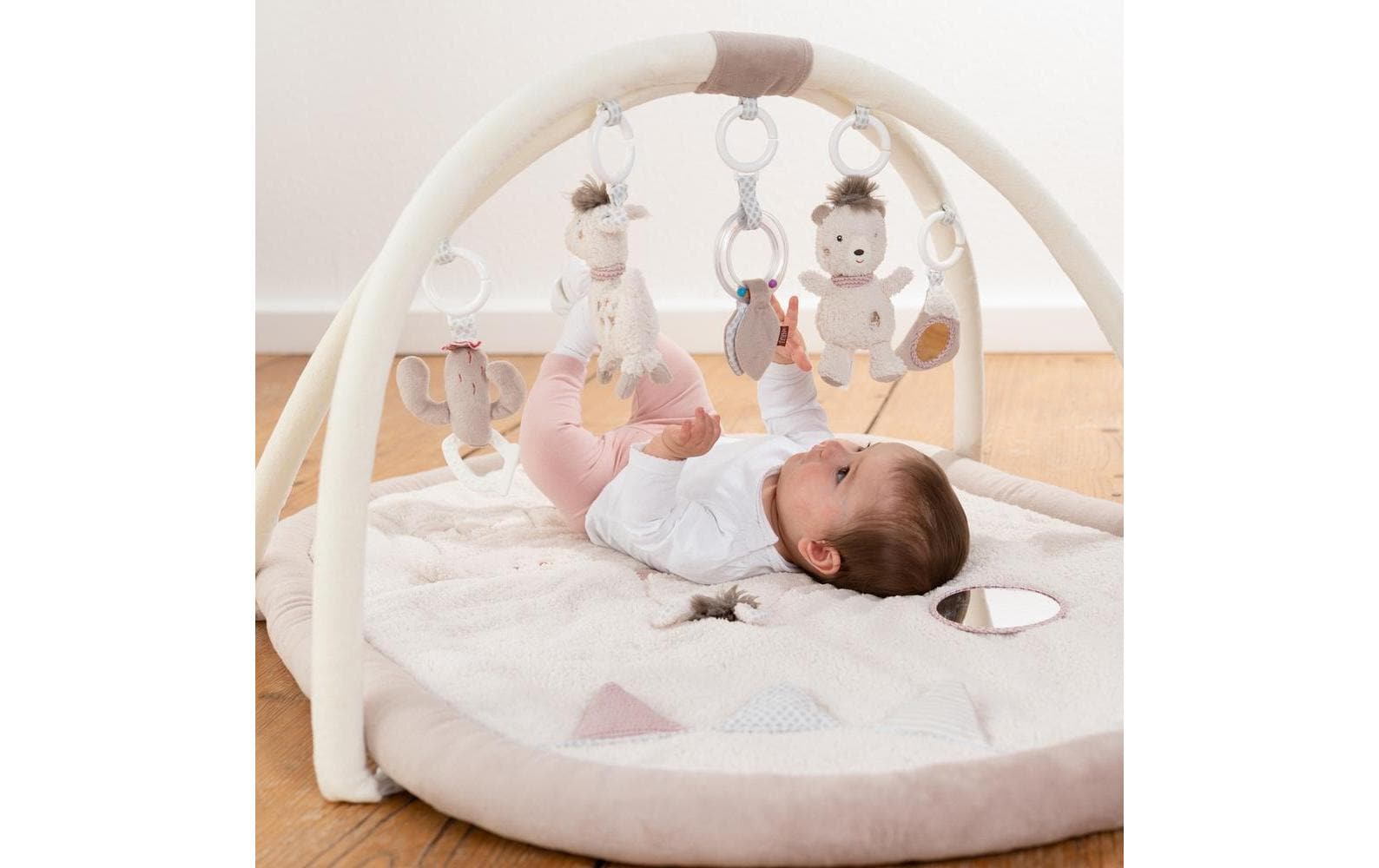 Fehn Krabbeldecke mit Spielbogen – 2 Spielbögen, 5 Stofftiere, mit Ton – 105 × 80 cm – ab 0 J. – grau/weiss