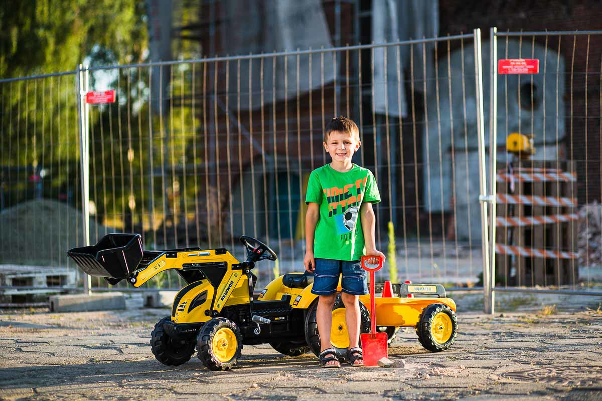 Falk Aufsitzbagger – mit Anhänger, max. Last 50 kg – 203 × 53 cm – ab 3 Jahren – Kunststoff, schwarz/gelb