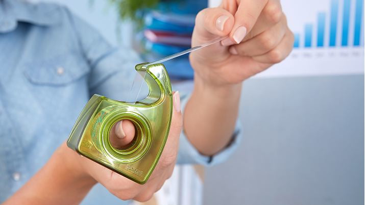 tesa Handabroller – für Rollenbreite bis 19 mm, für Bandlänge bis 10 m, Kunststoff, grün