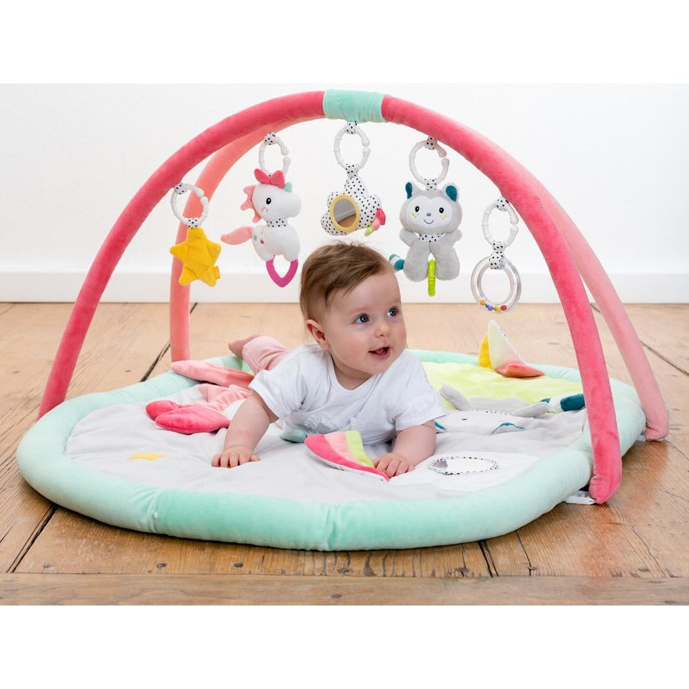 Fehn Krabbeldecke mit Spielbogen Einhorn & Katze – 105 × 85 cm – ab 0 Jahren – Plüsch – Mehrfarbig