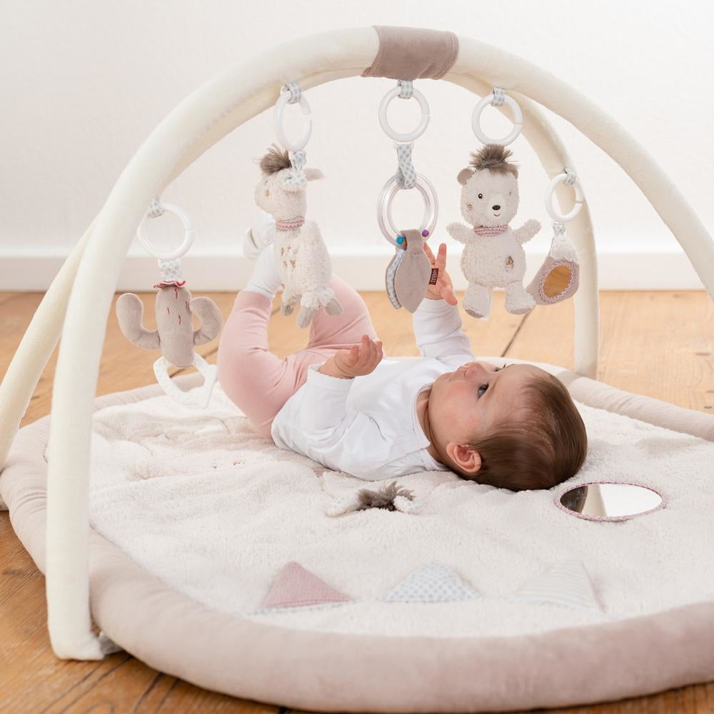 Fehn Krabbeldecke mit Spielbogen – 2 Spielbögen, 5 Stofftiere, mit Ton – 105 × 80 cm – ab 0 J. – grau/weiss