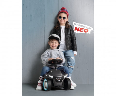 BIG Bobby-Car Neo Aufsitzauto – Anthrazit – 30 × 39 × 57 cm – ab 1 Jahr
