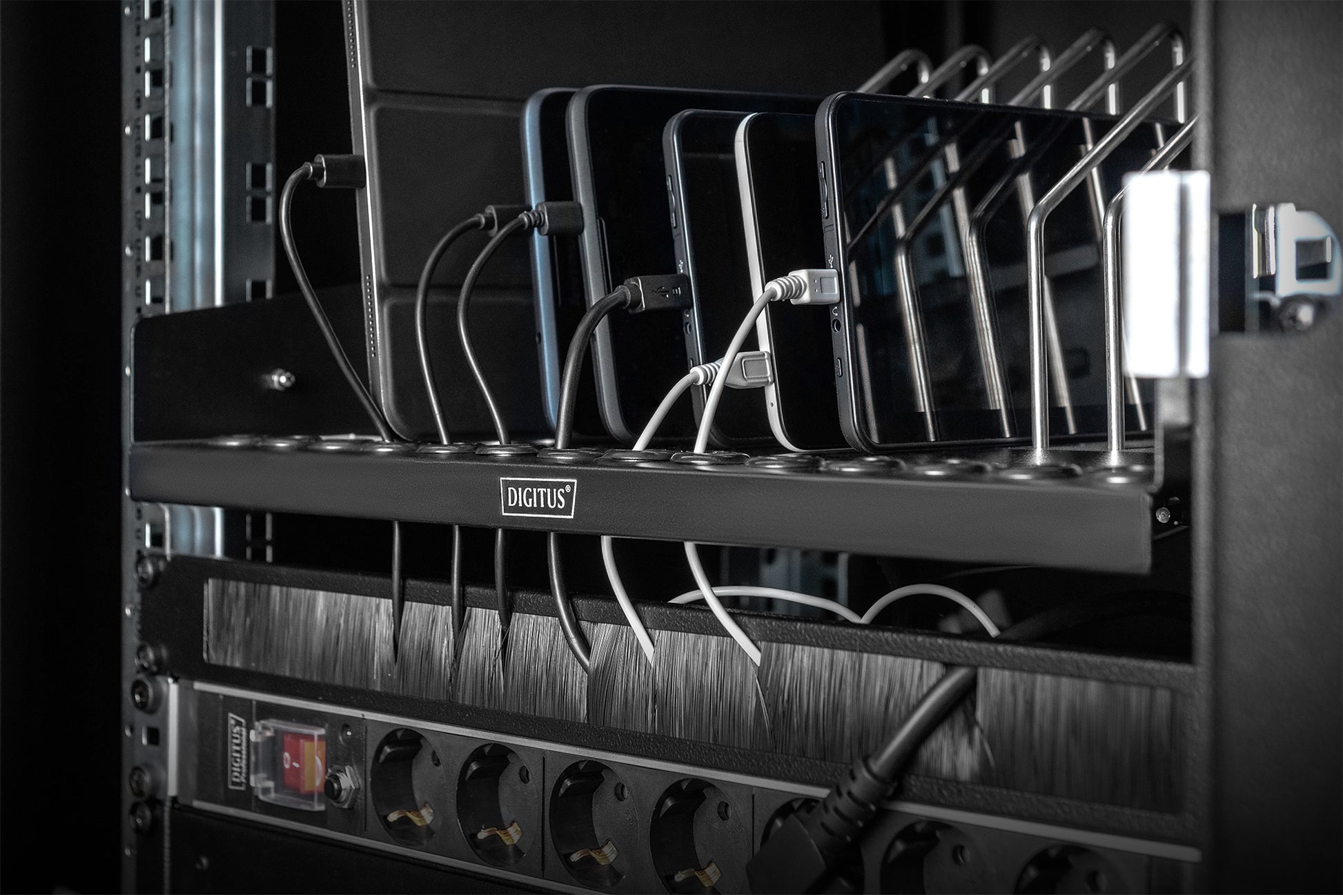 Digitus Rack-Regalboden – ausziehbar – 19" – 1U – 483 × 340 × 175 mm – 50 kg – für Tablets, Notebooks, Smartphones