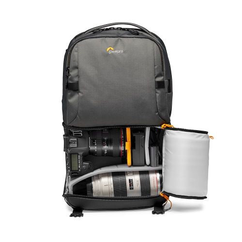 Lowepro Rucksack Fastpack BP 250 AW III – 315 × 540 × 200 mm – 20,5 l, grau, Regenhülle