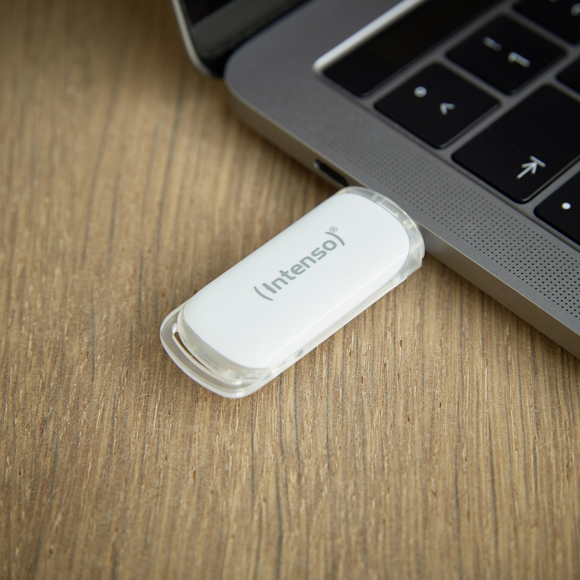Intenso Flash Line 3538480 USB-Stick 32 GB – USB-C USB 3.2 Gen 1, 70 MB/s Lesen, mit Kappe, Weiss
