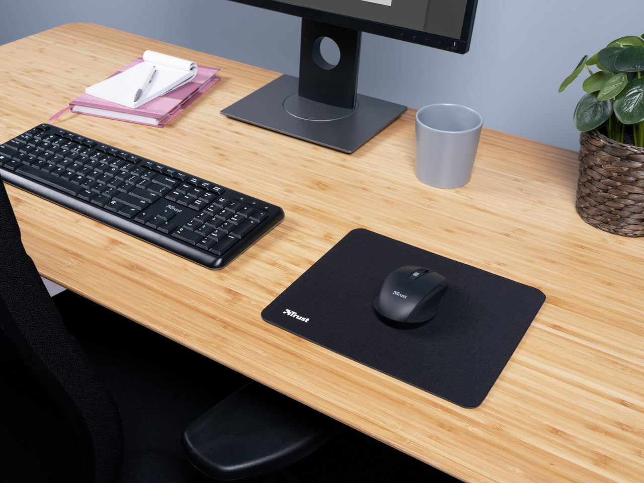 Trust Mouse Pad M – Gaming-Mauspad – 250 × 210 mm, Gummi, Schwarz