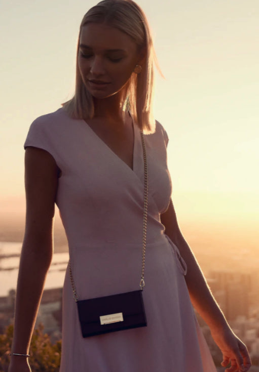 Ideal of Sweden – Booklet-Hülle – für Apple iPhone 6–8/SE (2020) – Saffiano Schwarz – mit Kartenfach
