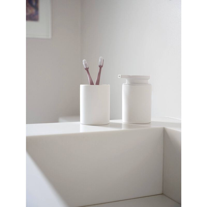 Zone Denmark Zahnbürstenhalter Karma – Ø7,6×10 cm, Steingut, Weiss