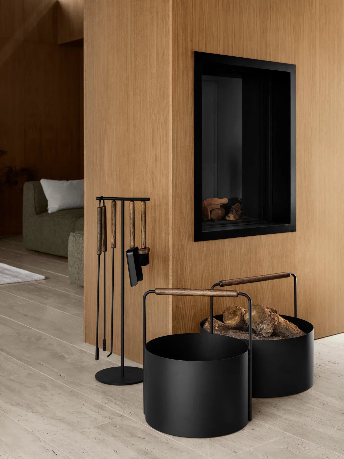 Blomus Ashi Aufbewahrungskorb – Stahl/Eiche – Schwarz/Braun – mit Griff – Ø 450 × H 420 mm