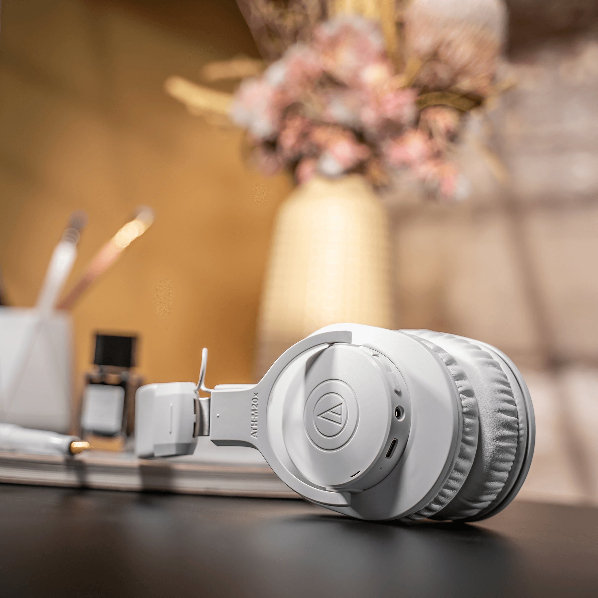 Audio-Technica ATH-M20xBT Over-Ear Kopfhörer – Kabel + BT, Weiss, BT 5.0