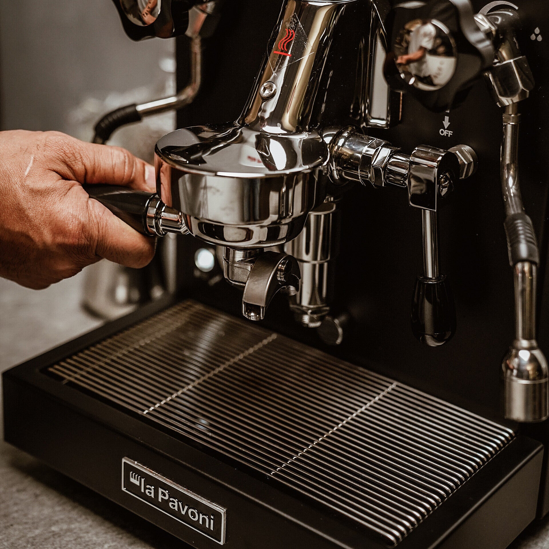 La Pavoni LPSCCB01EU Espressomaschine (Siebträger) – 15 bar, 2,9 l, Milchaufschäumer, 29,5 × 37 × 43 cm