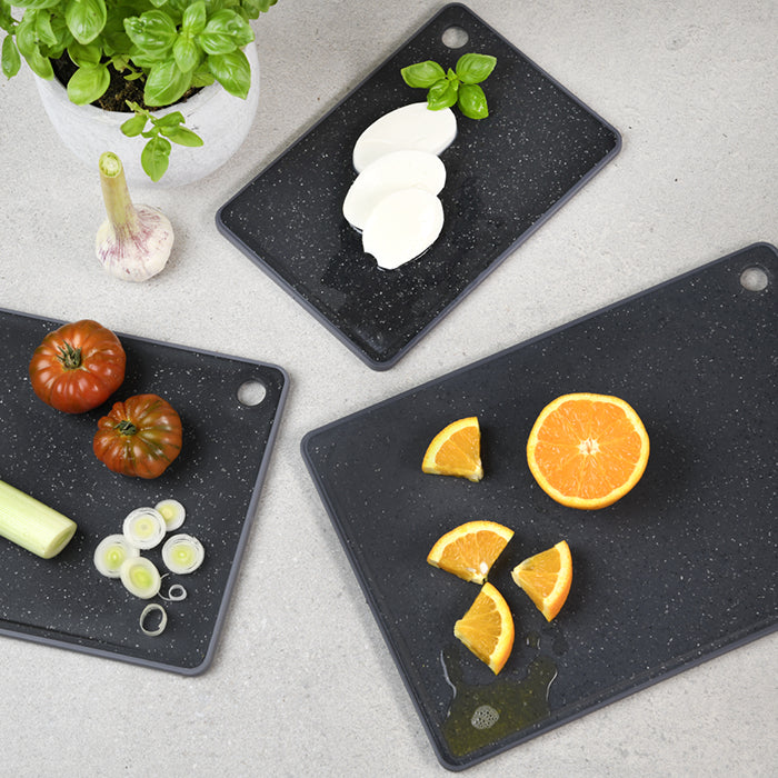 Kesper Schneidebrett 36 × 26 × 0,9 cm, Kunststoff, mit Saftrille, rutschfeste Ecken, schwarz, 3-teilig