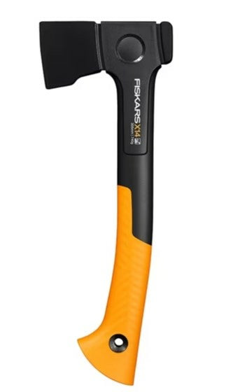 Fiskars X14 Axt – 355 mm, Klingenlänge 130 mm, 0,75 kg, Gummierter Griff, inkl. Tragetasche