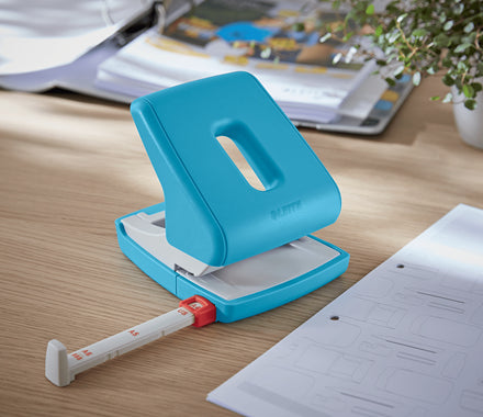 Leitz Bürolocher 50040061 – 2-Loch, Lochabstand 80 mm, 30 Blatt, bis A4, Ø5,5 mm – Blau – Metall