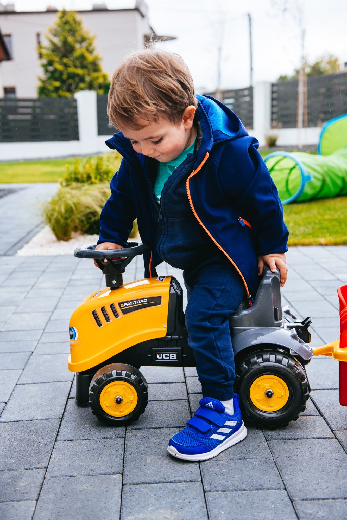 Falk 215C Aufsitztraktor mit Anhänger – 91,0 × 37,0 × 34,0 cm – gelb/schwarz – ab 1 Jahr