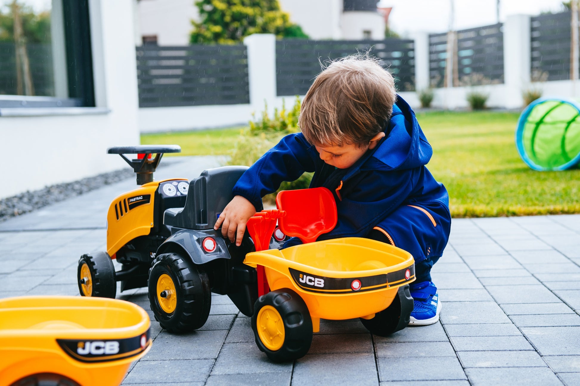 Falk 215C Aufsitztraktor mit Anhänger – 91,0 × 37,0 × 34,0 cm – gelb/schwarz – ab 1 Jahr