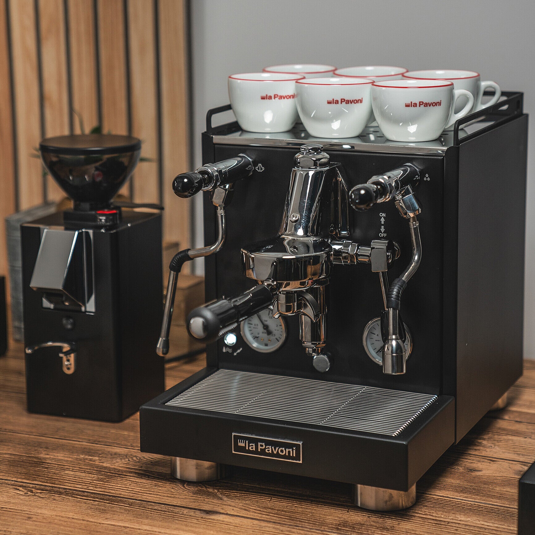 La Pavoni LPSCVB01EU Espressomaschine (Siebträger) – 9 bar, 2,9 l, Milchaufschäumer, Schwarz
