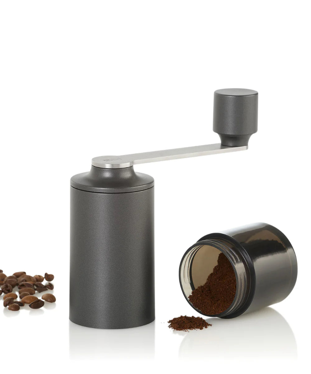 AdHoc Kaffeemühle 25 g, Ø 5,6 × 18,8 cm, Kunststoff/Edelstahl, Keramik-Mahlwerk, manuell, dunkelgrau