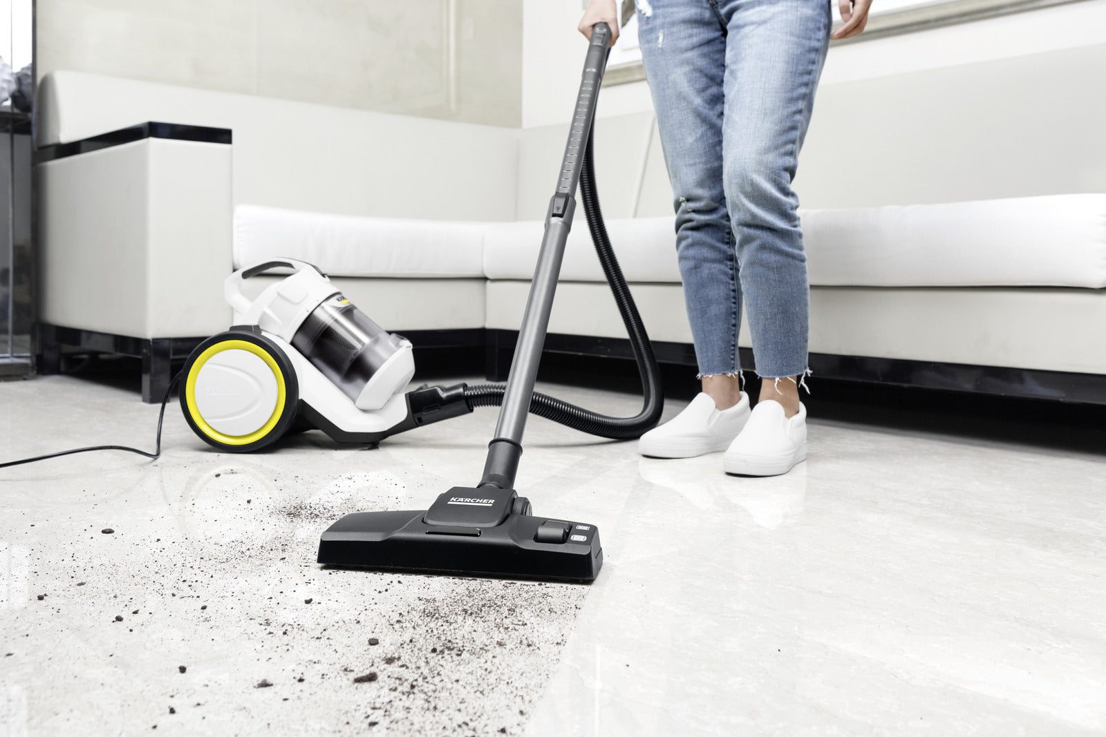 Kärcher Bodenstaubsauger VC 3 – beutellos, 700 W, 0,9 l, HEPA 13