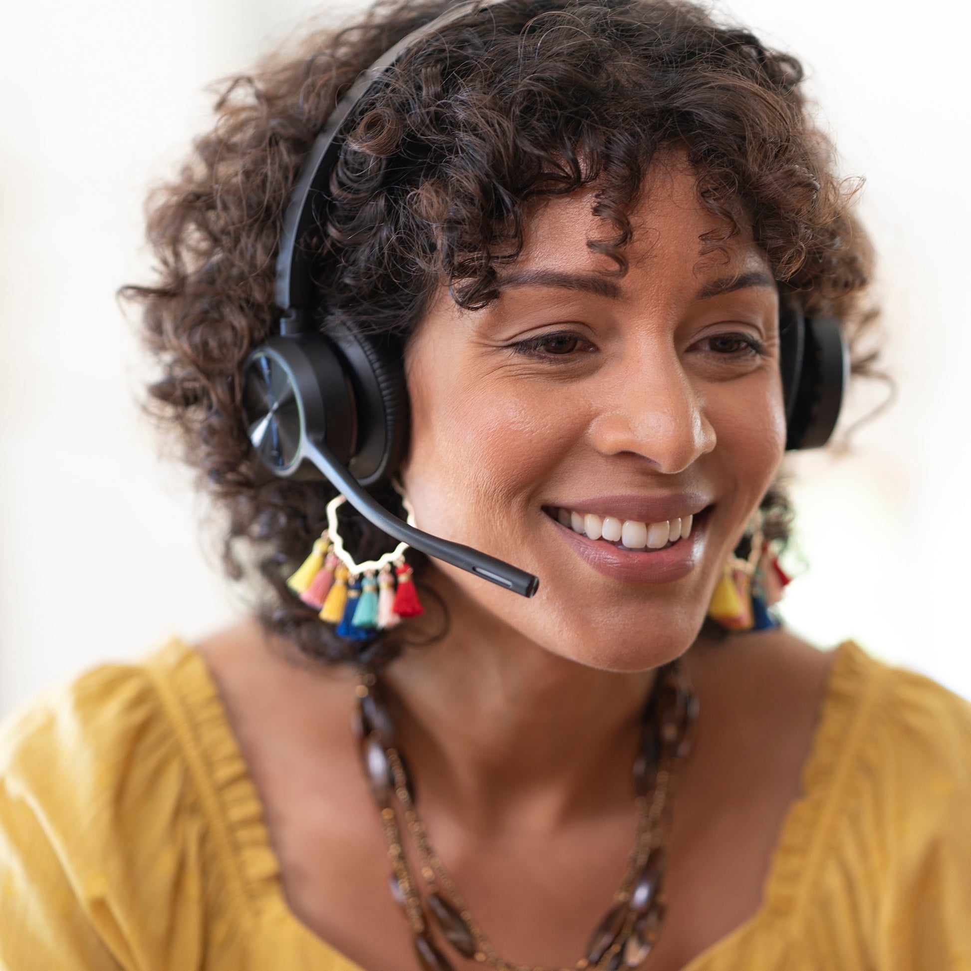 Poly Voyager 4320 UC – Duo Headset – Bluetooth, USB‑A – Boom-Mikrofon, Ladestation – Schwarz – bis 24 h