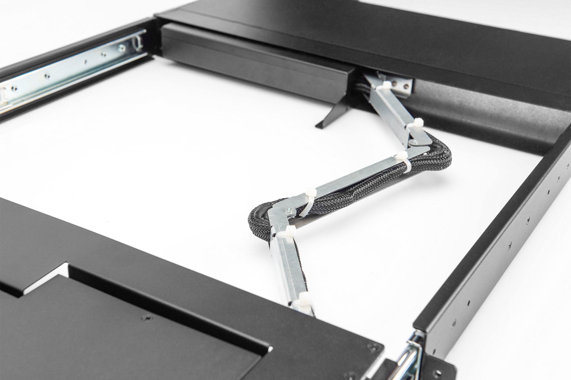 Digitus 17HD – 17" Rack-LCD-Konsole – 16-Port VGA, 1920 × 1080, USB 2.0, Deutsch QWERTZ – 1U
