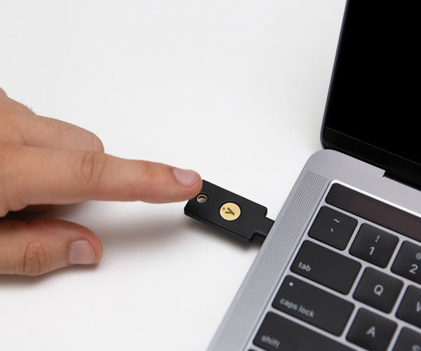 Yubico USB-Sicherheitsschlüssel – USB-C (Stecker) – NFC – Schwarz – für Android, Windows 10, iOS