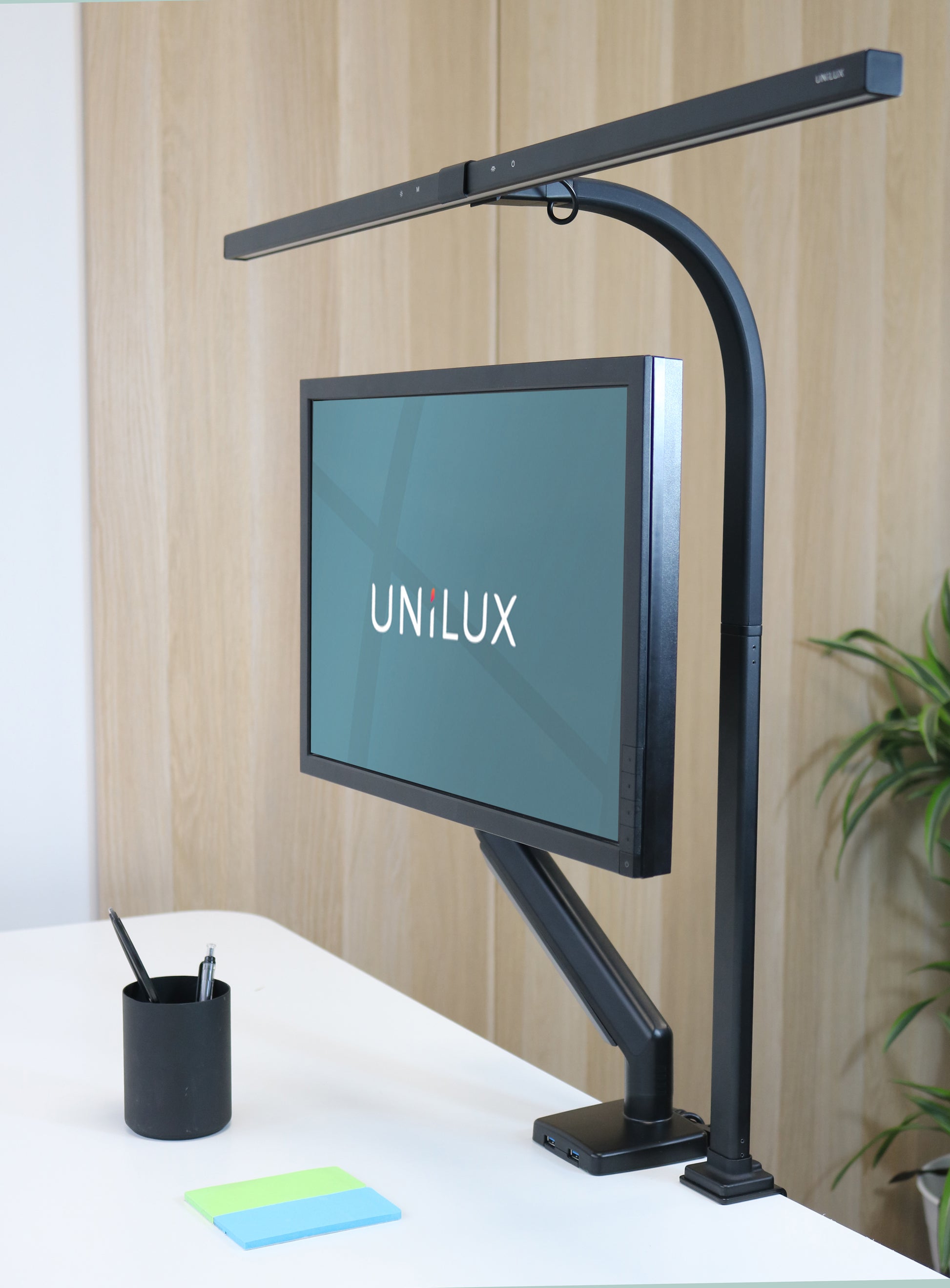 Unilux Tischleuchte LED STRATA – Klemmfuss, weiss einstellbar 3000/4000/5000/6500 K – 2’046 lm 19 W – schwarz