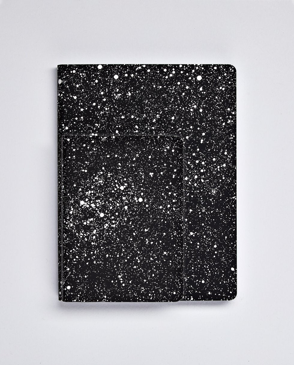 nuuna Notizbuch – 108 × 150 mm – 120 g/m² – Fadenheftung, nummerierte Seiten, Recycling-Leder – schwarz/weiss