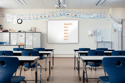 Nobo Whiteboard – 122 × 69 cm, lackierter Stahl, magnetisch, Aluminiumrahmen, Wandmontage