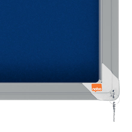 Nobo Schaukasten Premium Plus, 18 × A4 – Aluminium, ESG-Glas, abschliessbar, Innenbereich, 135,5 × 97 × 6,3 cm