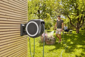 Gardena RollUp Wand-Schlauchbox 35 m – grau – automatisch