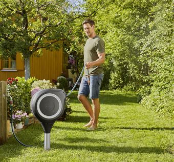 Gardena RollUp M Schlauchbox 20 m – mit Schlauch, automatisch, wetterfest, 360° schwenkbar, grau