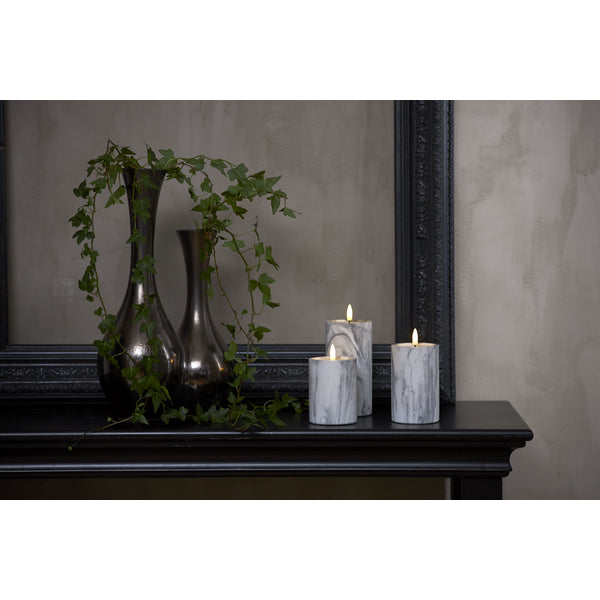 Star Trading LED-Säulenkerze Flame Marble – Ø 7,5 × 15 cm, warmweiss, grau/marmor, Timer, batteriebetrieben