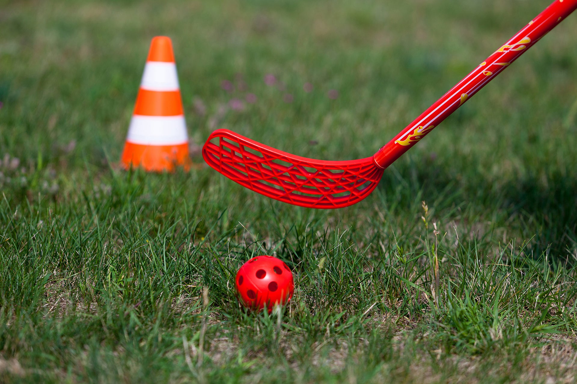 Schildkröt Funsports Fun-Hockey-Set – Länge 110 cm – 4 Stück – ab 5 J. – Kunststoff, Rot/Gelb