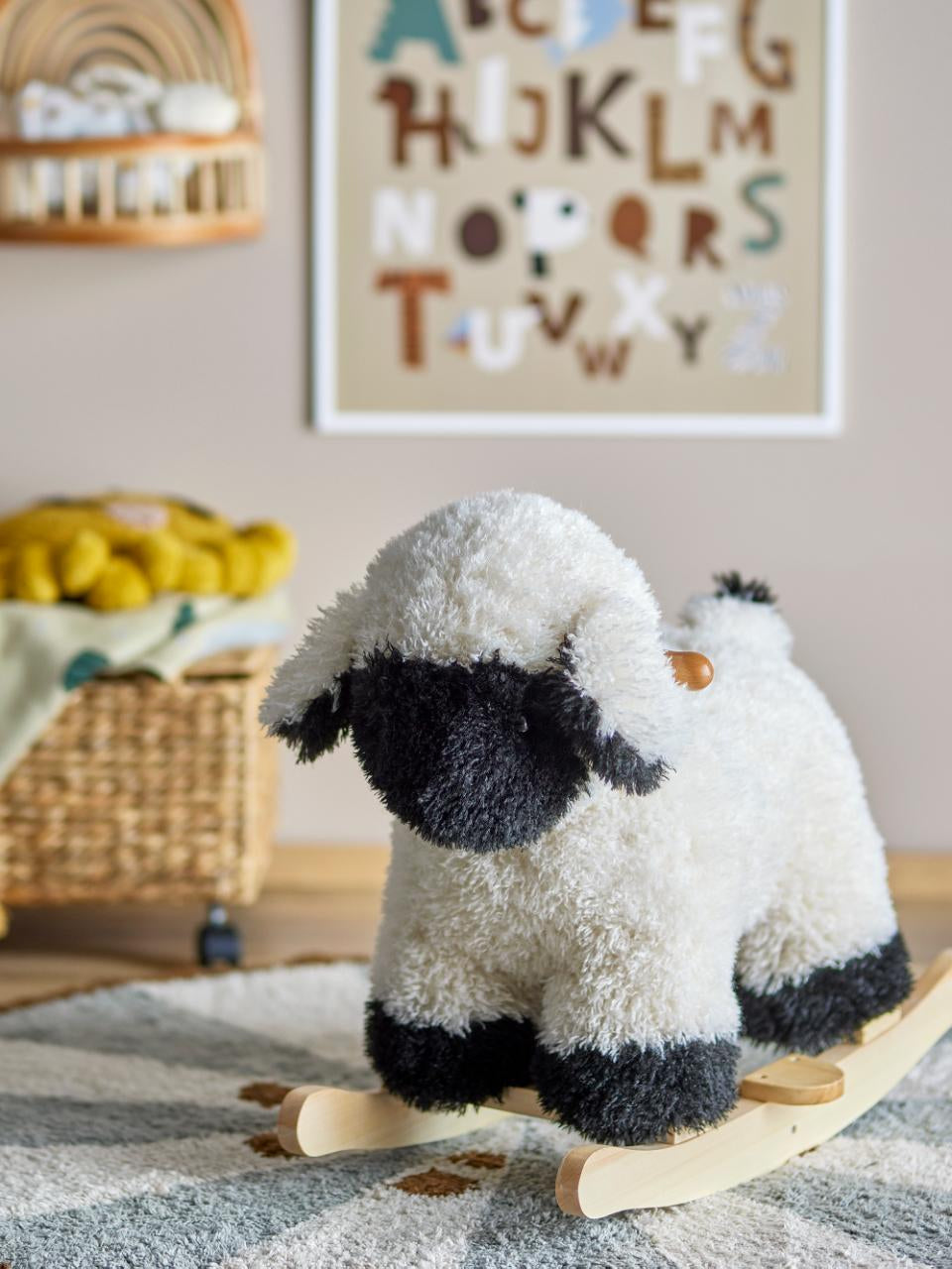 Bloomingville Schaukelschaf Dolly – 65 × 53 × 34 cm, Weiss, Polyester