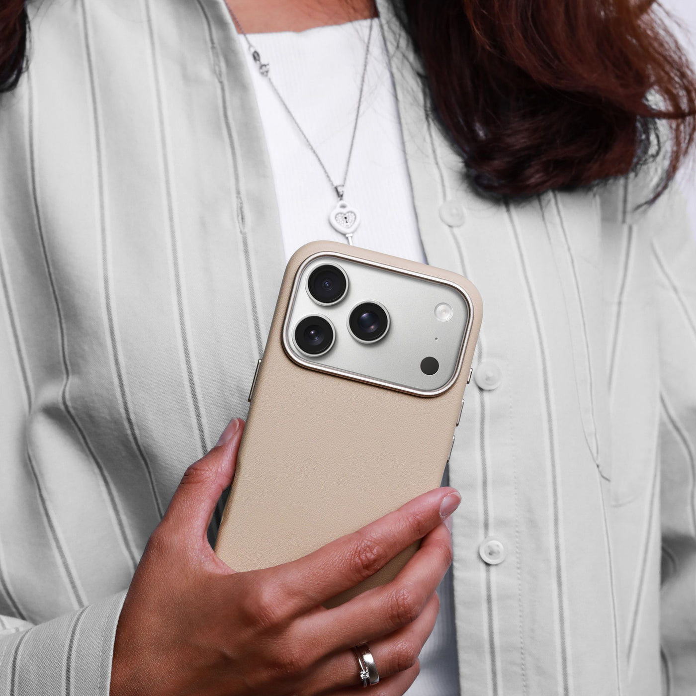 Vonmählen Backcover Like Leather – für Apple iPhone 17 Pro Max – Creme – Kunstleder