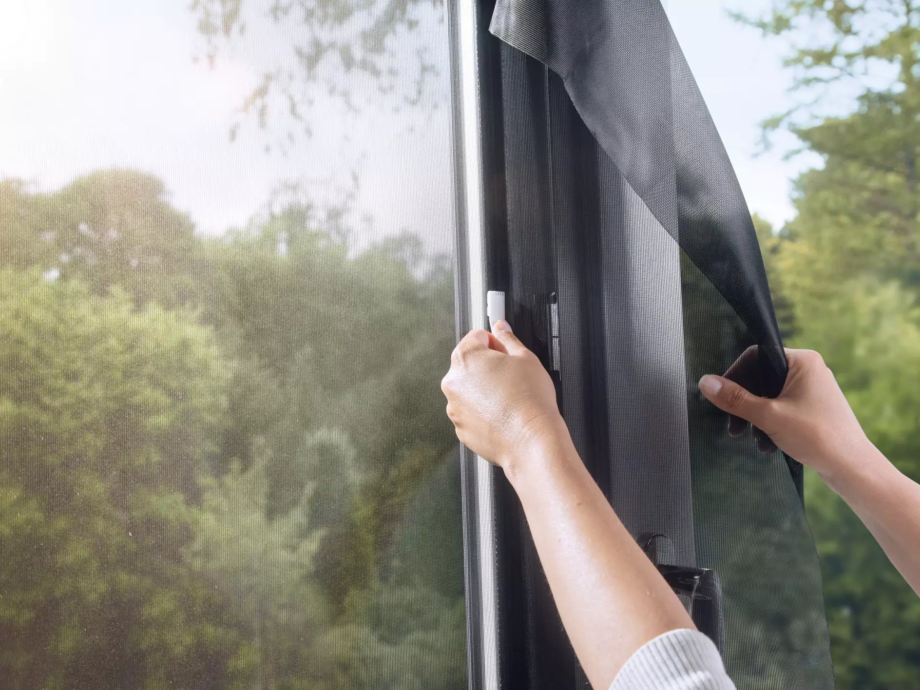 tesa Fenster-Fliegengitter – 130 × 150 cm – Anthrazit – Nylon – Klettband – für Fenster